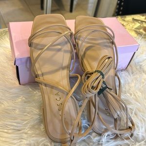 LOW HEEL FLAT SANDALS SIZE 7NEW NEVER WORN